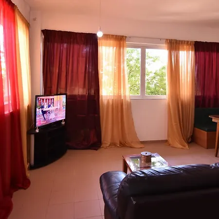 Irini Appartments Aparthotel